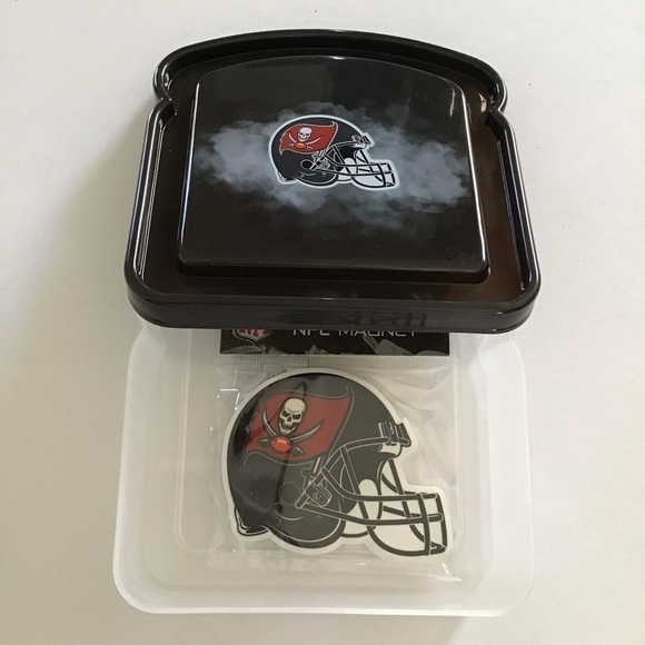 Tampa Bay Bucs Buccaneers NFL Football Helmet Magnet & Sandwich Keeper NEW - Picture 2 of 16